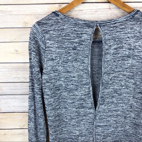 Athleta Breezy Cutout Back Long Sleeve Top Sz XS - Picture 7 of 7